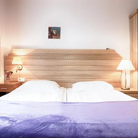 Pod Arkadami Resort *